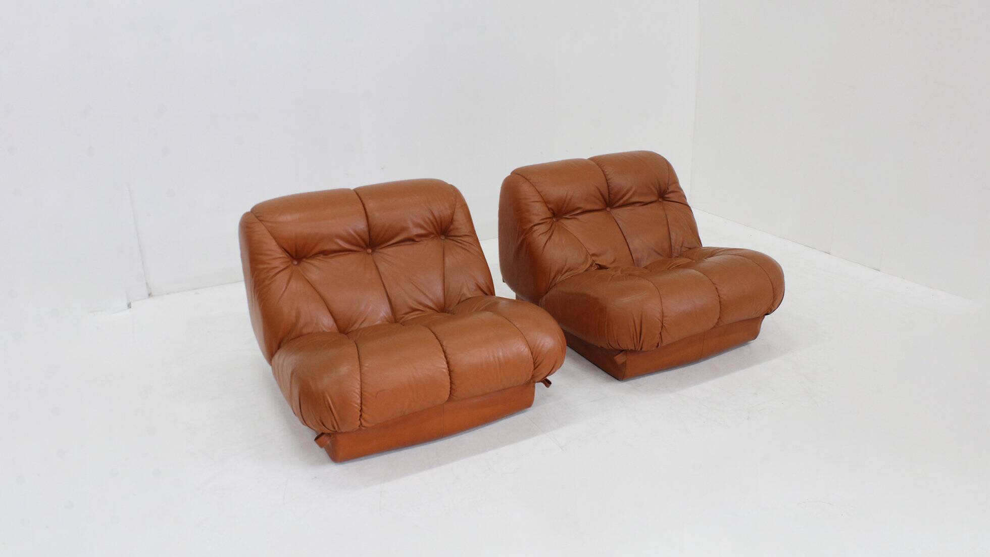 Set of vintage Mimo Padova Nuvolone lounge chairs in cognac leather, Italy, 1970s