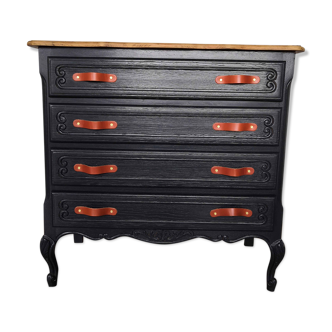 Oak chest of drawers