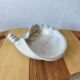 Vide poche coquille en porcelaine irisée