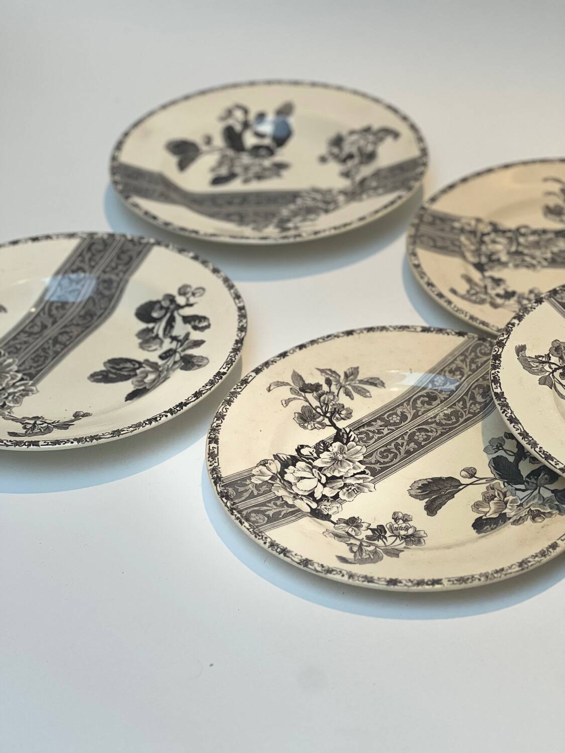 Floral iron earth plate