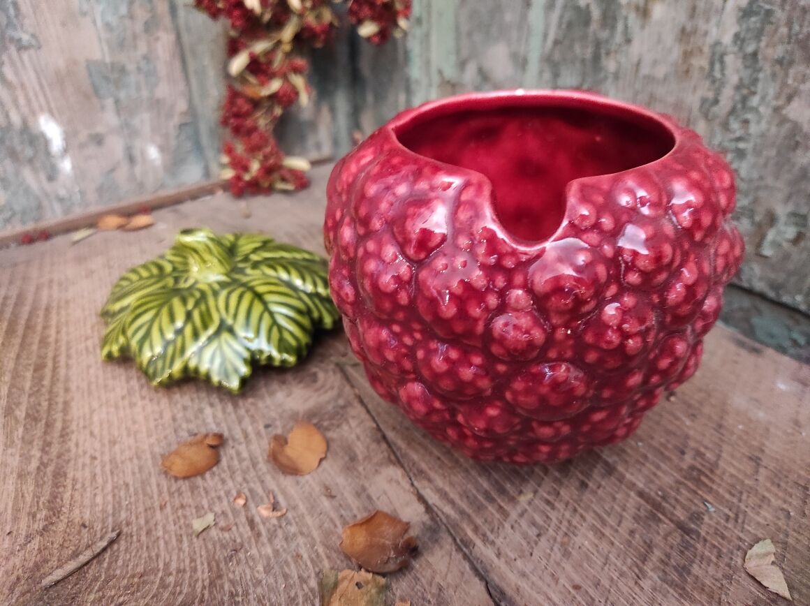 Vintage French set for jam, in the form of a strawberry