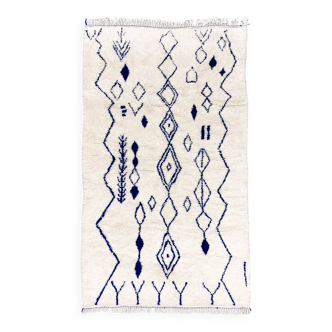 Tapis berbère marocain Azilal écru à motifs bleu majorelle 2,65x1,53m