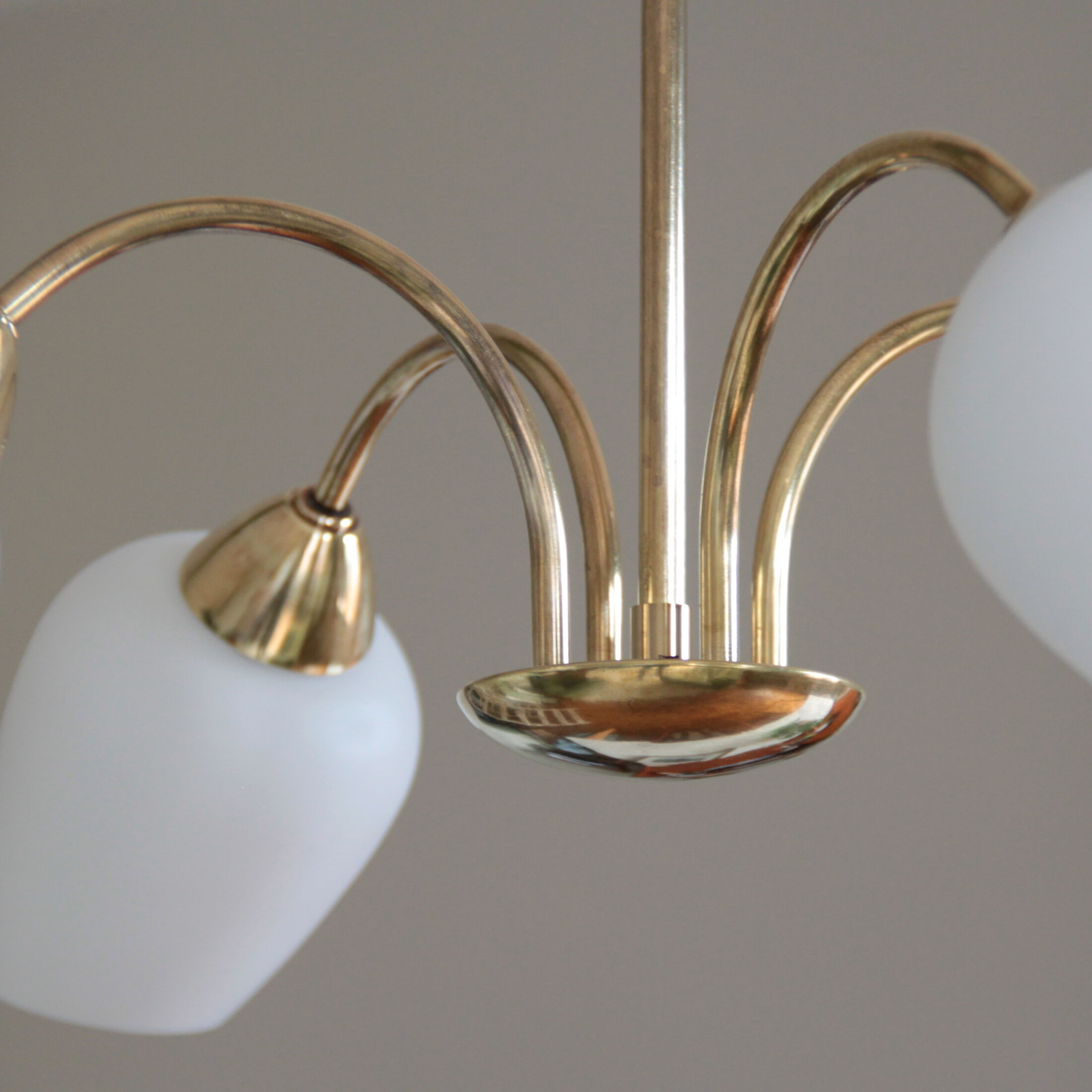 Lustre Suspension Laiton Et Verre Opalin – Style Mouchoir – Blanc Et Bleu