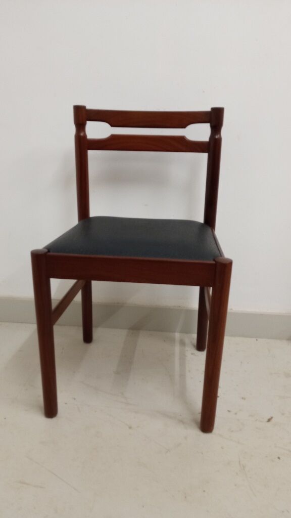 Lot of 4 chairs wood and skai