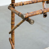 Porte-manteau ancien français en bambou, avec miroir et porte-parapluie.