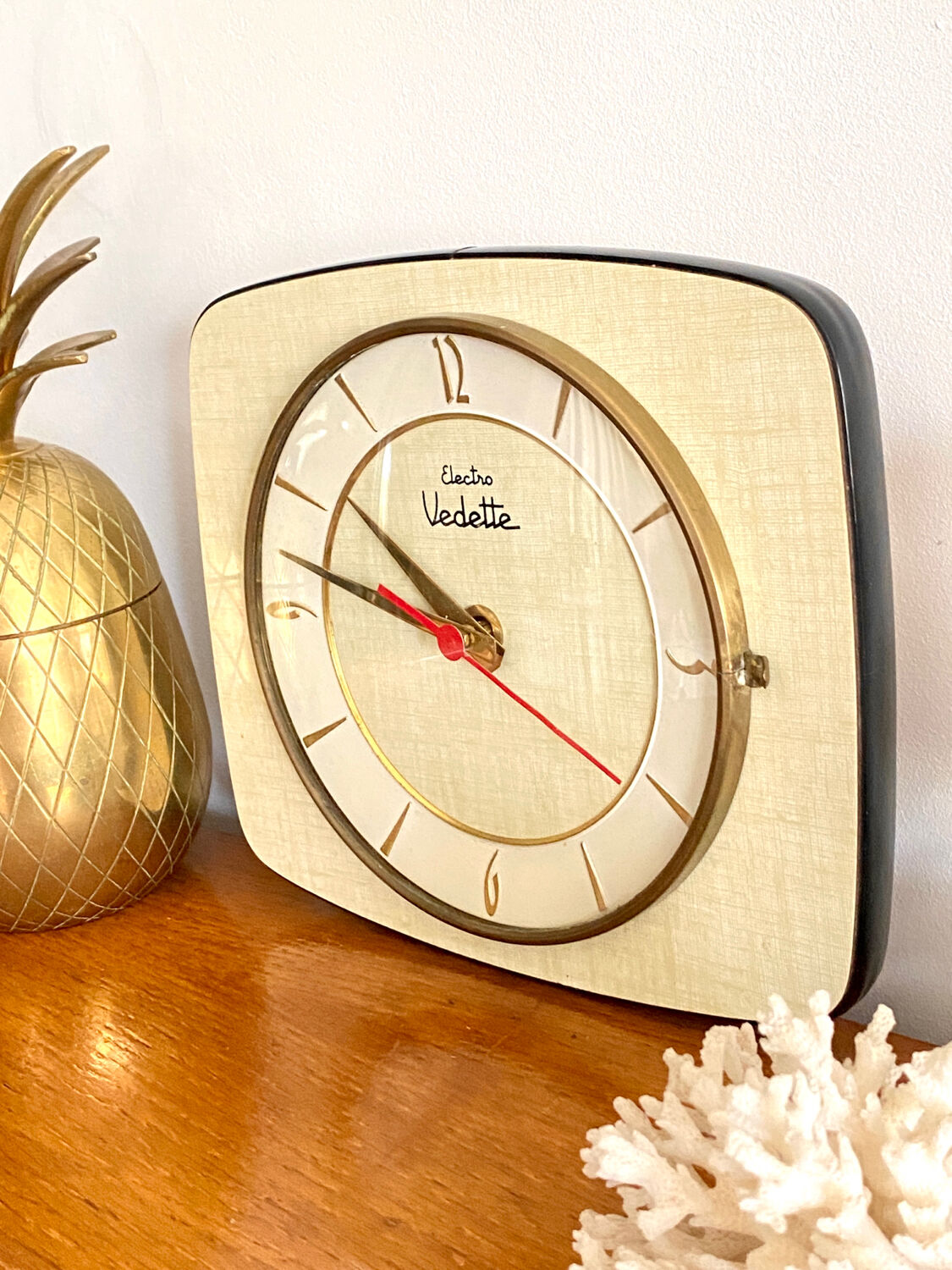 Wall clock Vintage Featured