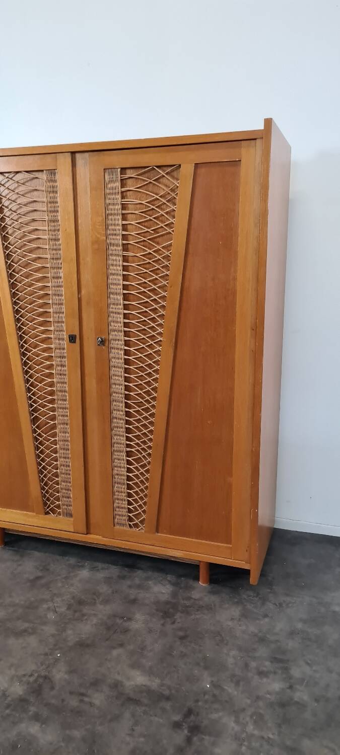 Armoire vintage