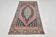 Tapis persan rose et bleu marine, 123 x 234 cm