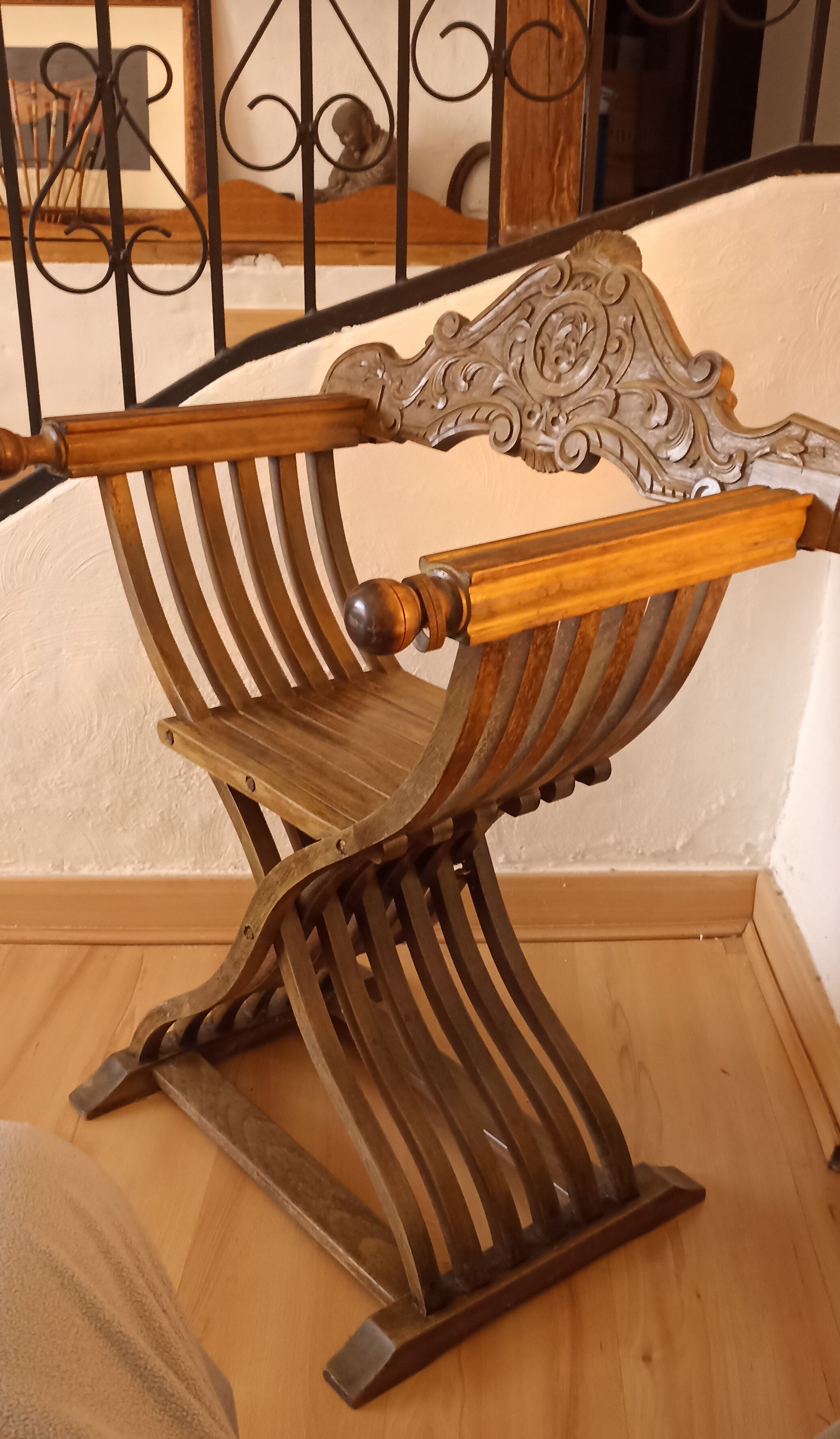 Savonarola folding chair, Dante chair, medieval chair