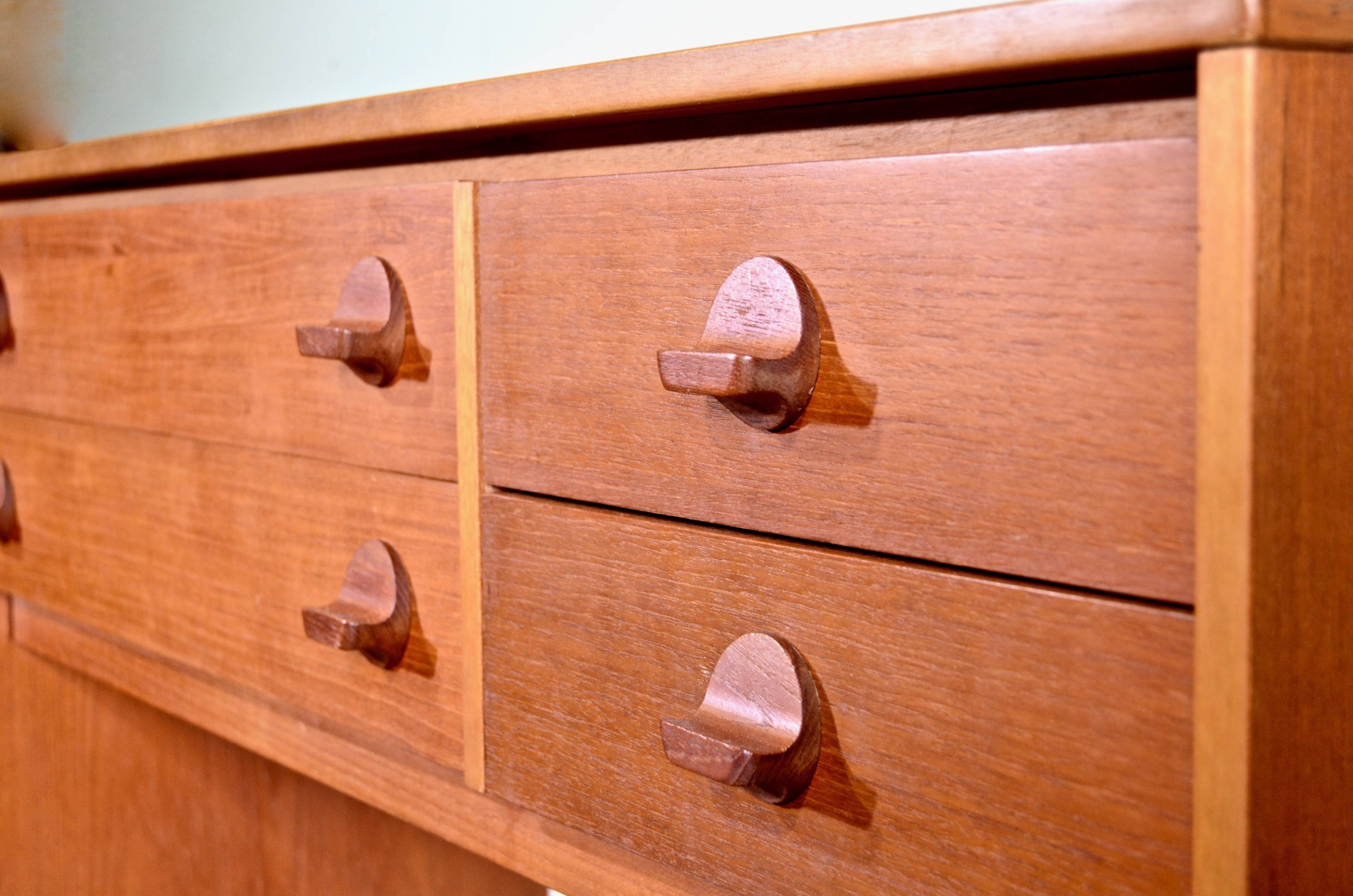 Console/Coiffeuse/Tiroirs/Siège en teck vintage « Cerf » du milieu du siècle