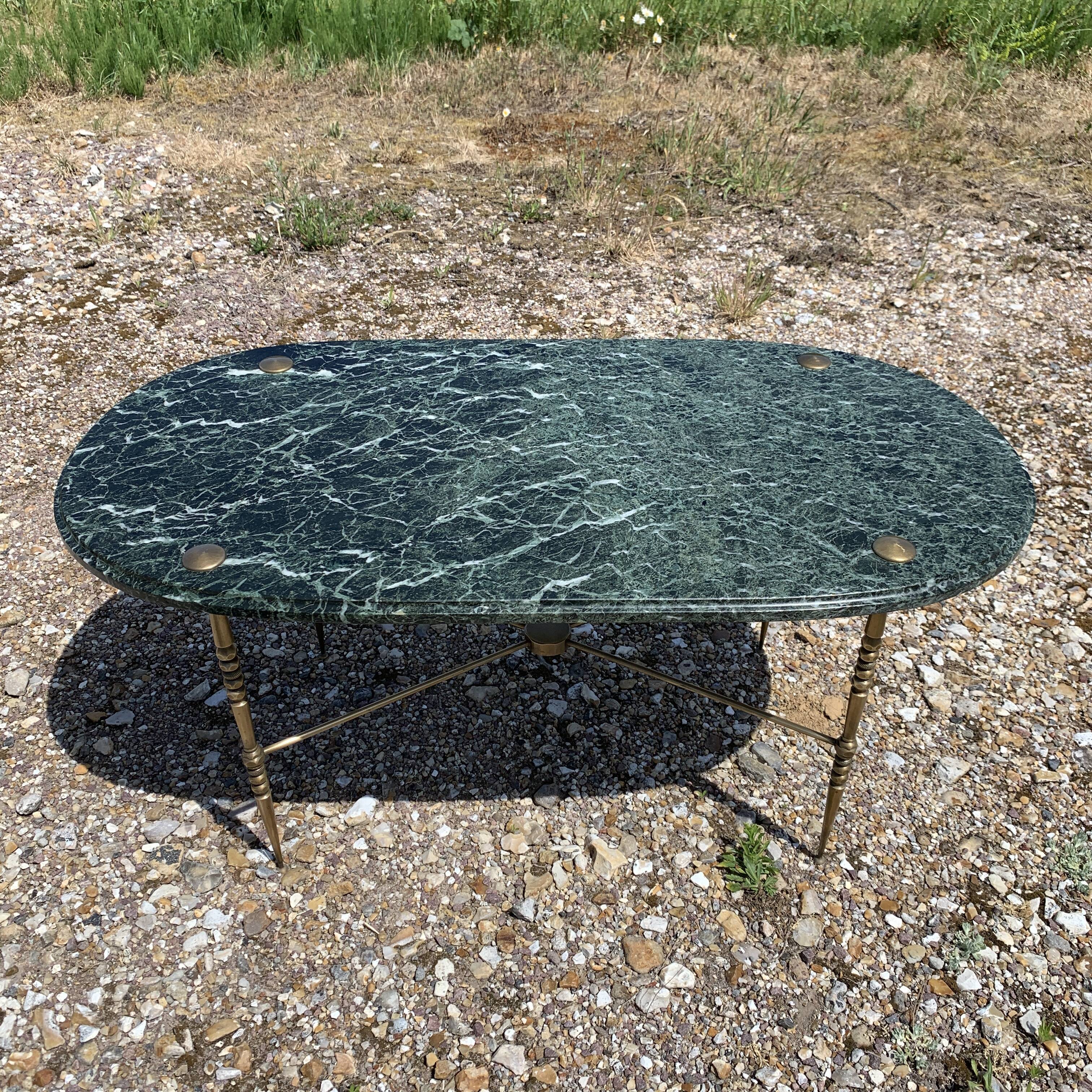 Oval coffee table in veined green marble