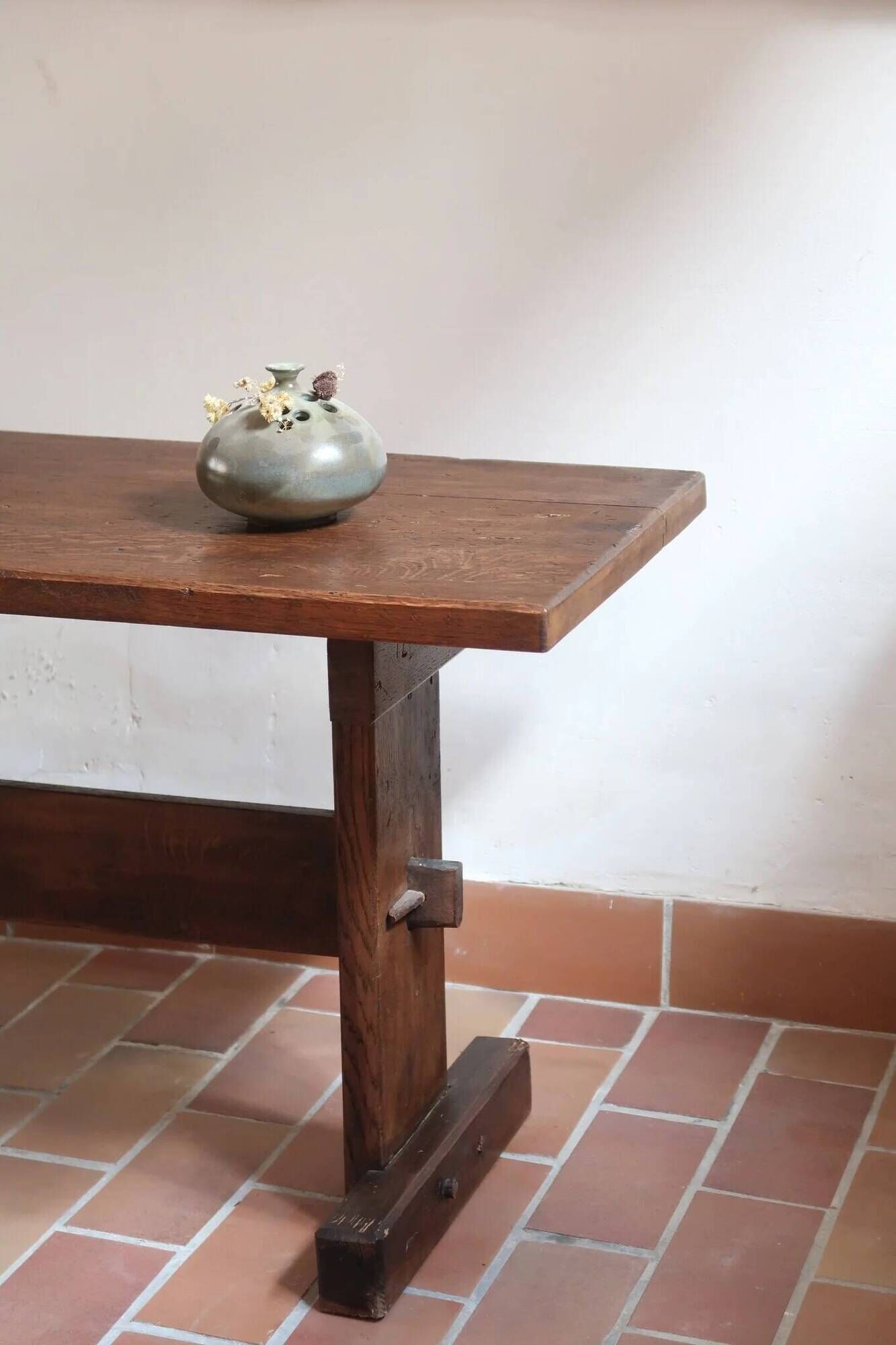 Solid oak coffee table, key stretcher, 1950s.