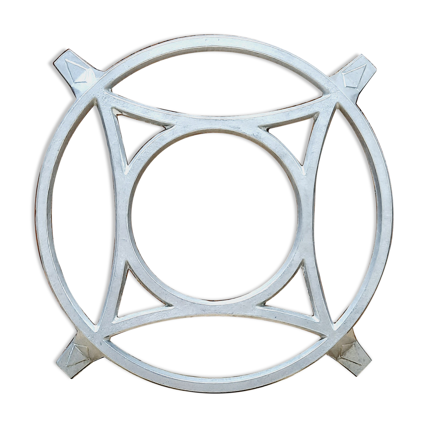 Round aluminum underside