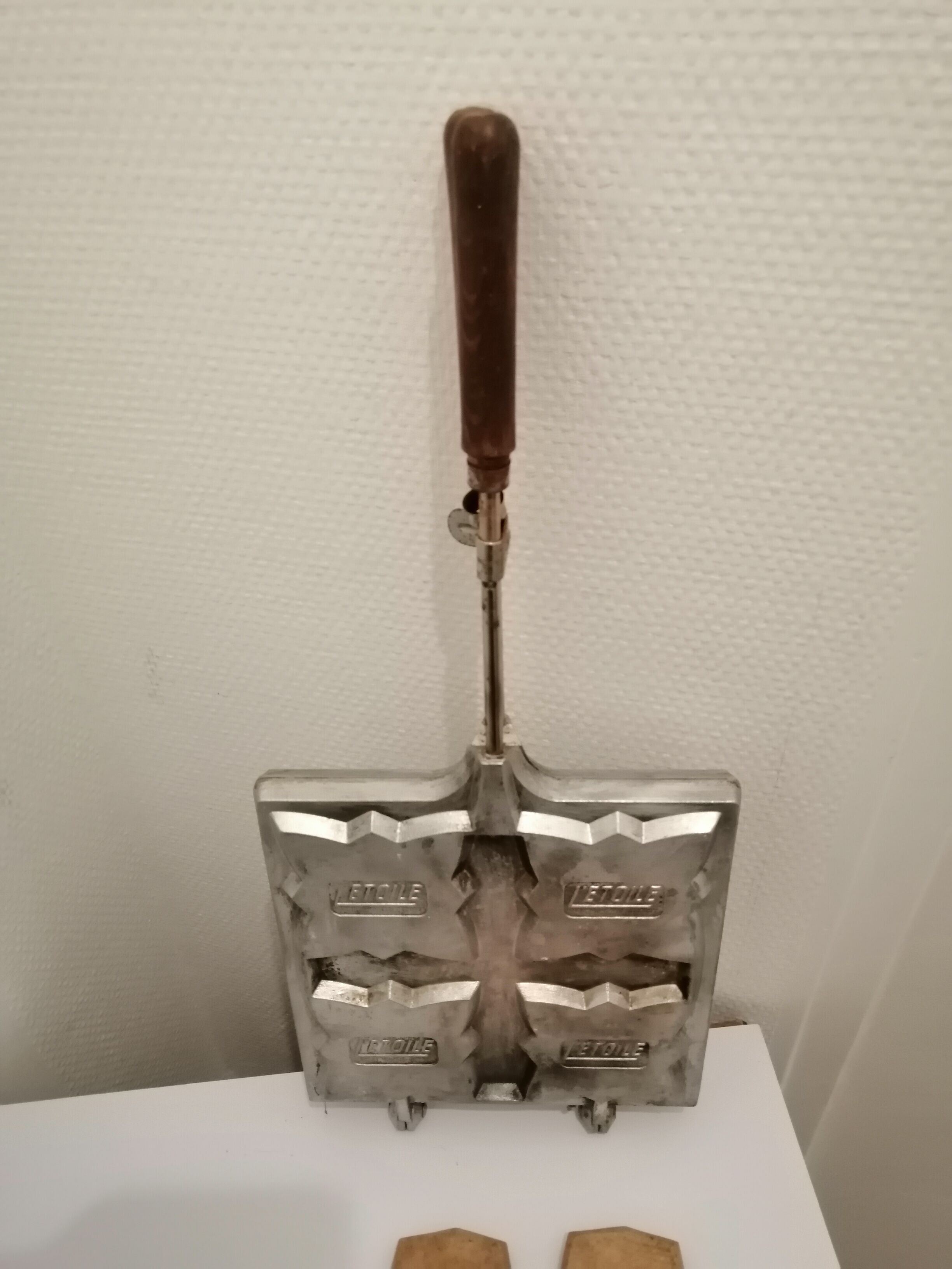 Vintage aluminum croque-monsieurs apparatus