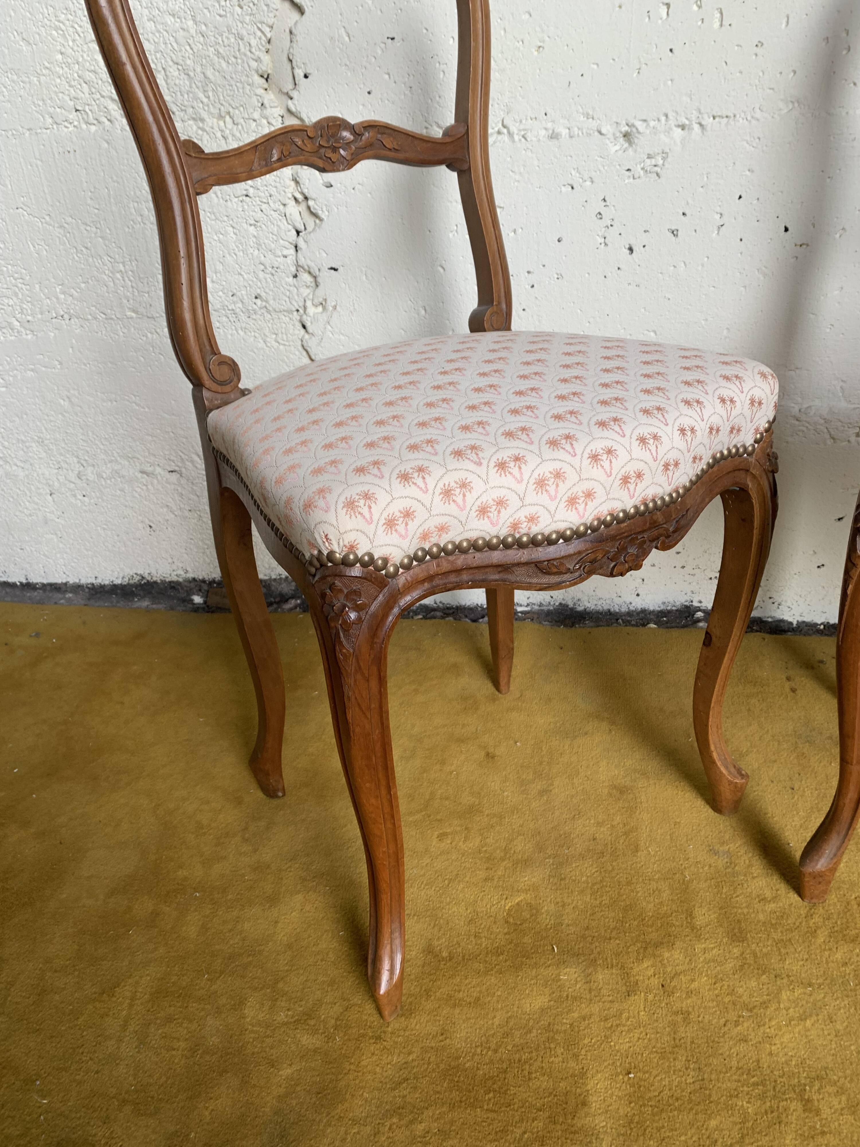 Duo de chaises à décor fleuri