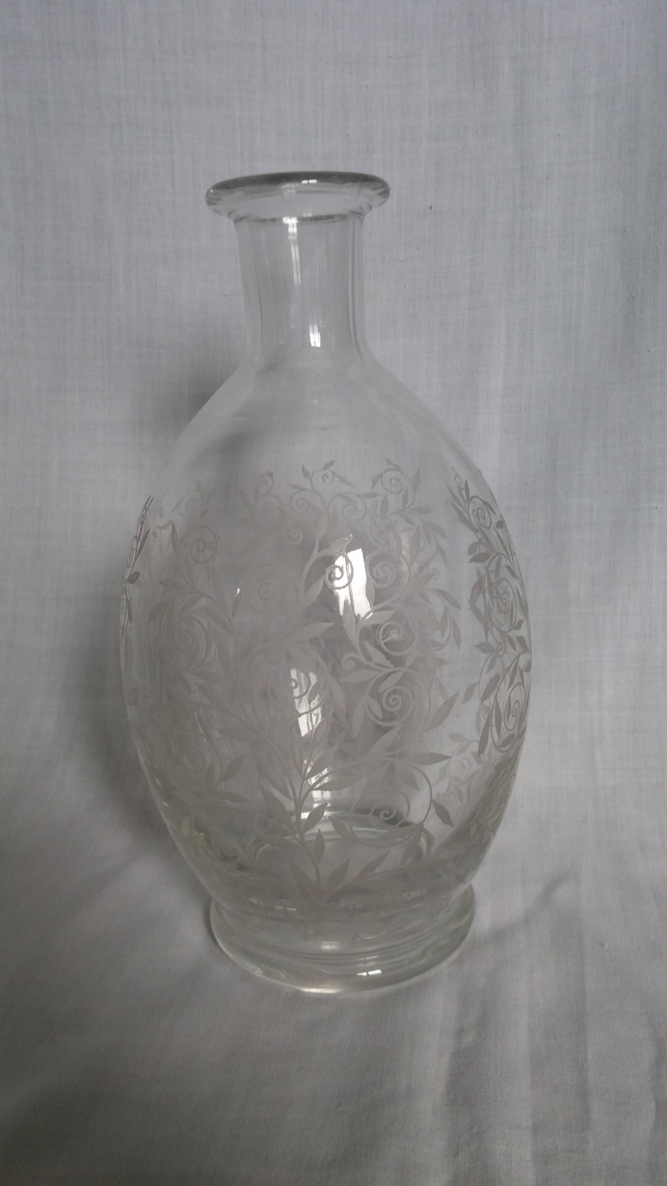 Carafe bottle with a stopper, engraved patterns, Baccarat, Golfe Juan
