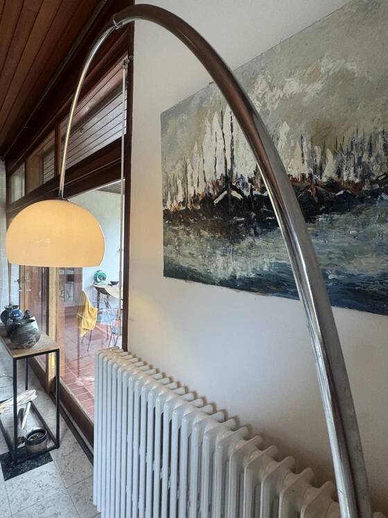 Large vintage Italian arc floor lamp – 1970s – Marble, chrome, and opaline diffuser