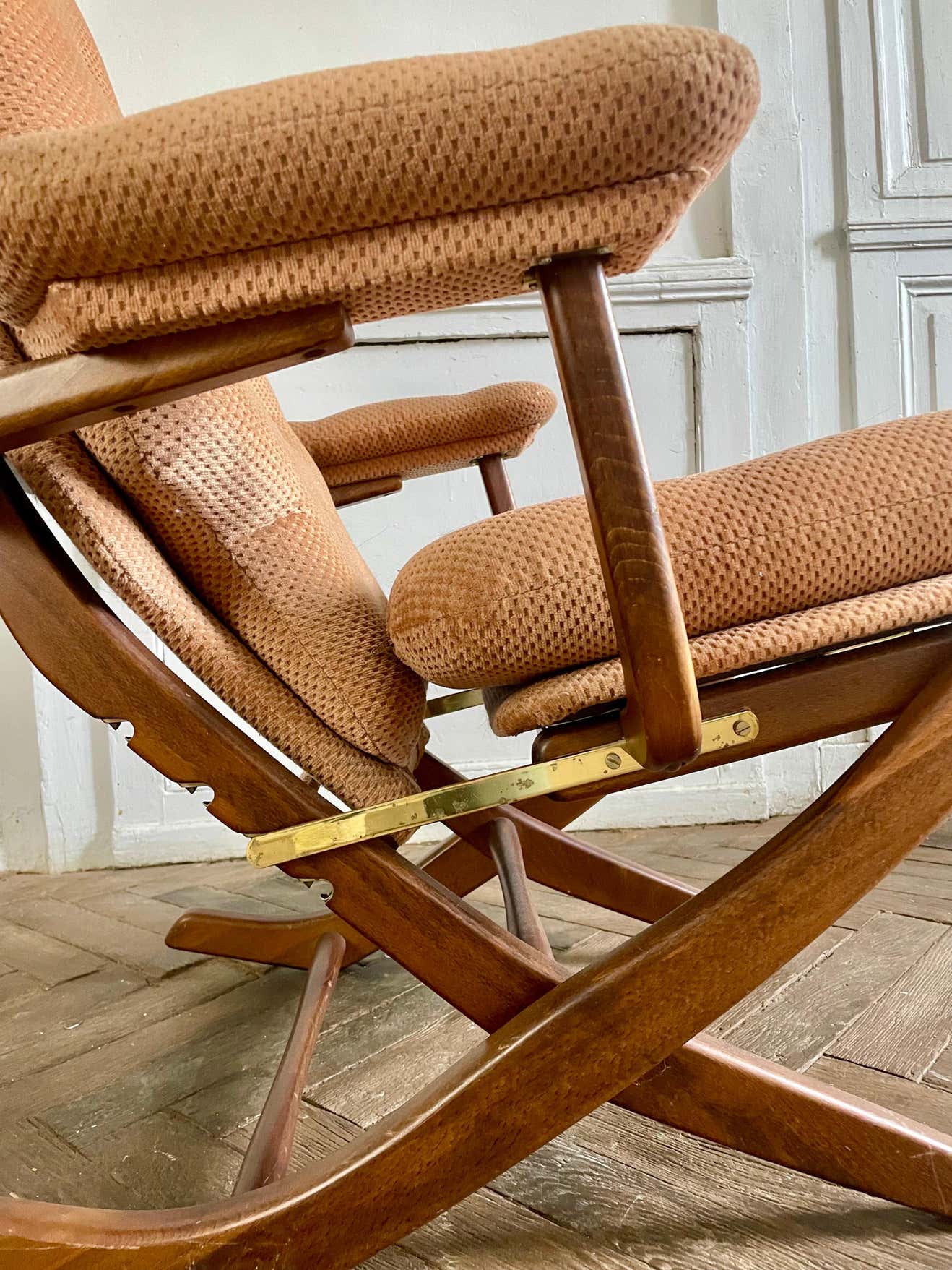 Folding armchair relax vintage wood and velvet with armrests - 70's