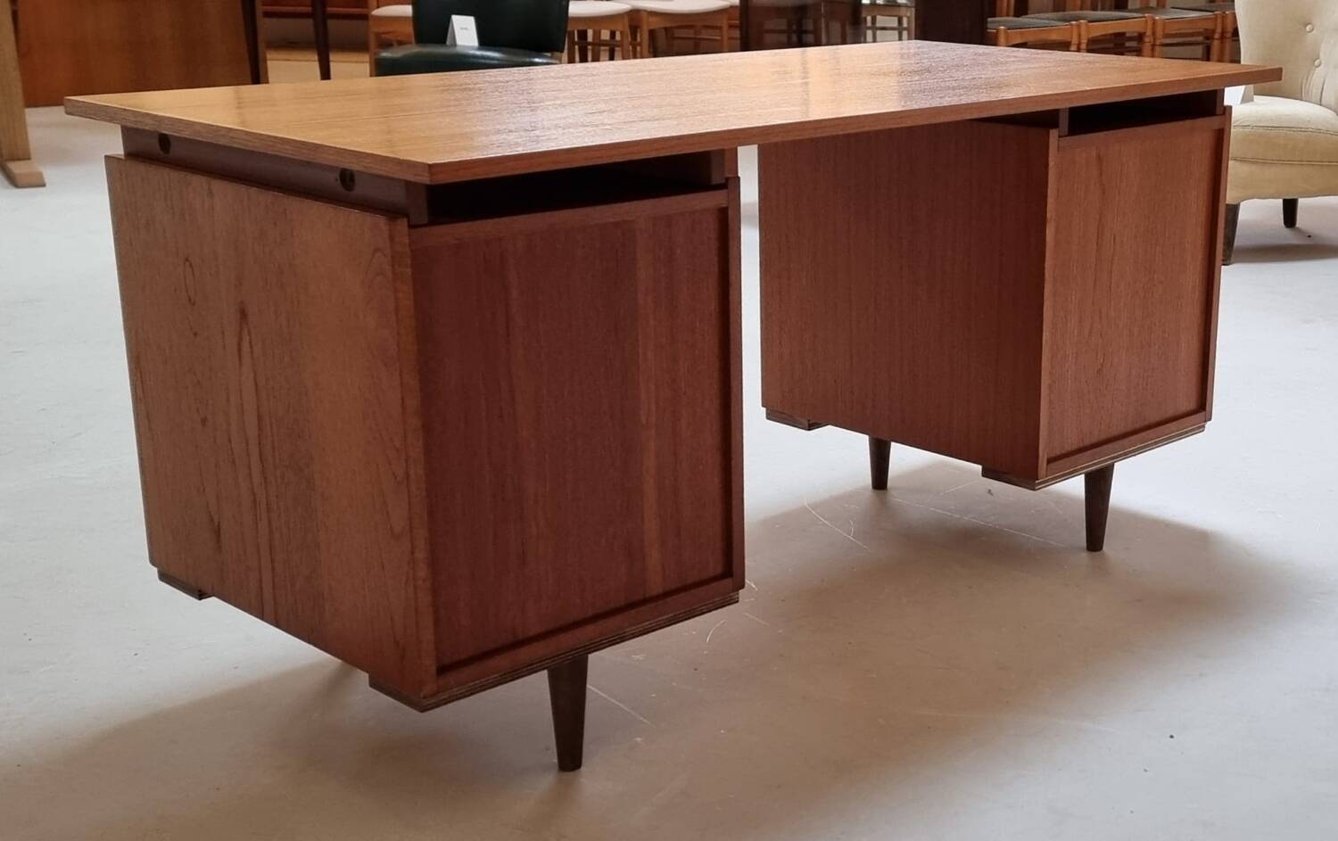 Bureau du milieu du siècle