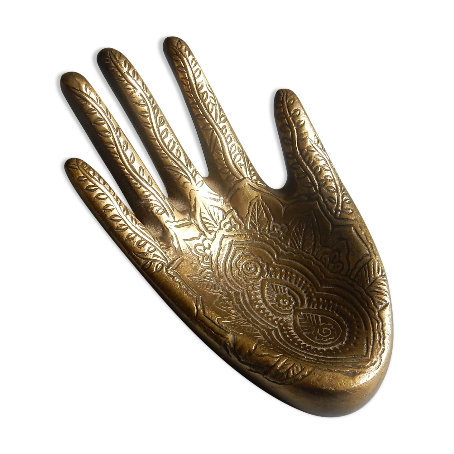 Empty-pocket brass hand