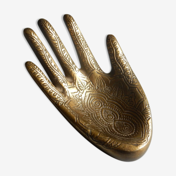 Empty-pocket brass hand