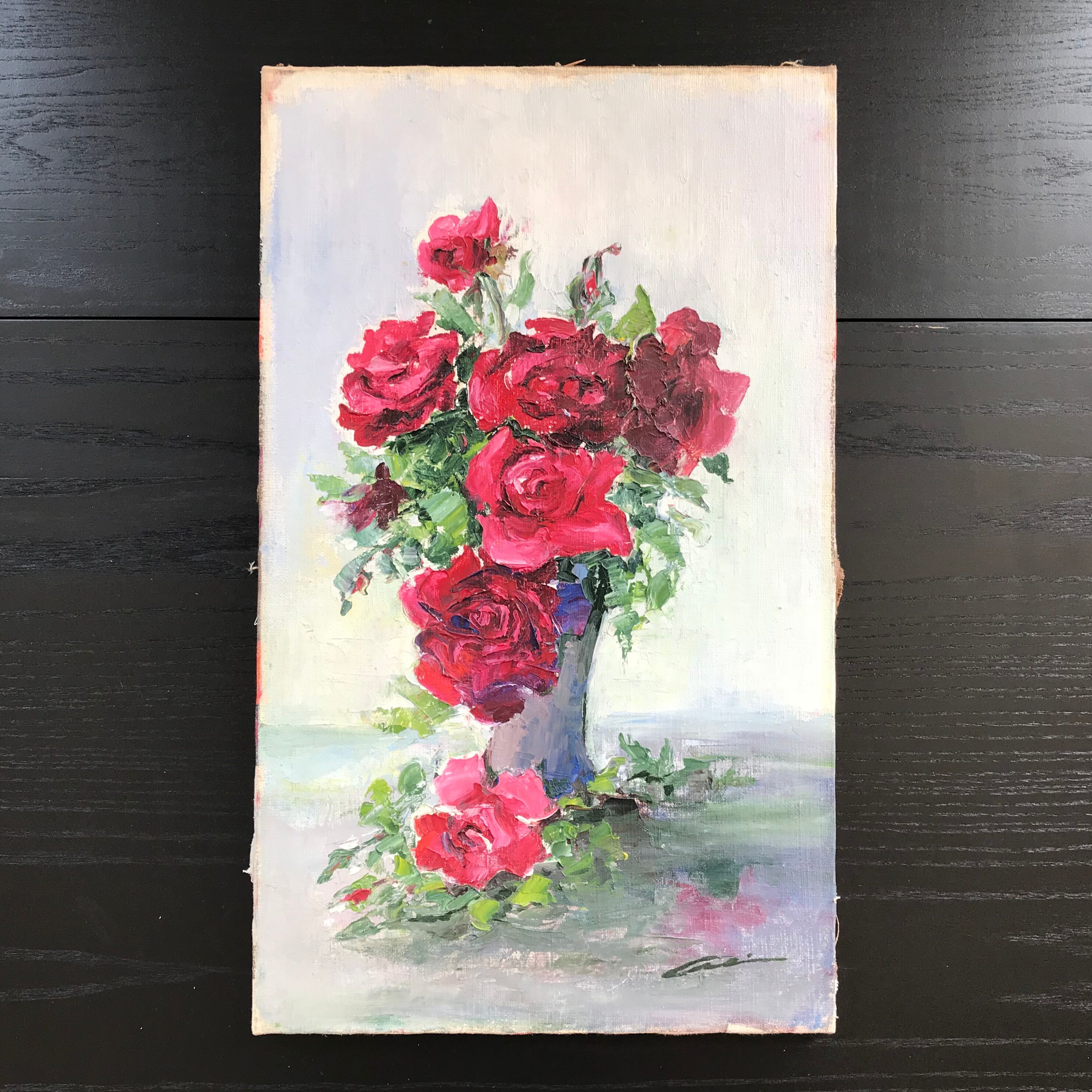 Table bouquet of red roses