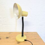 Articulated desk lamp