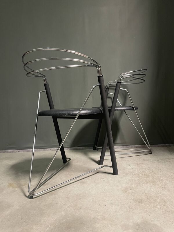 Une paire de chaises de bureau/chaises d'appoint « Post Modern » des années 1980.