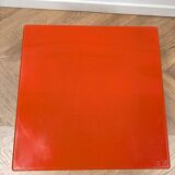 Table basse en plastique orange