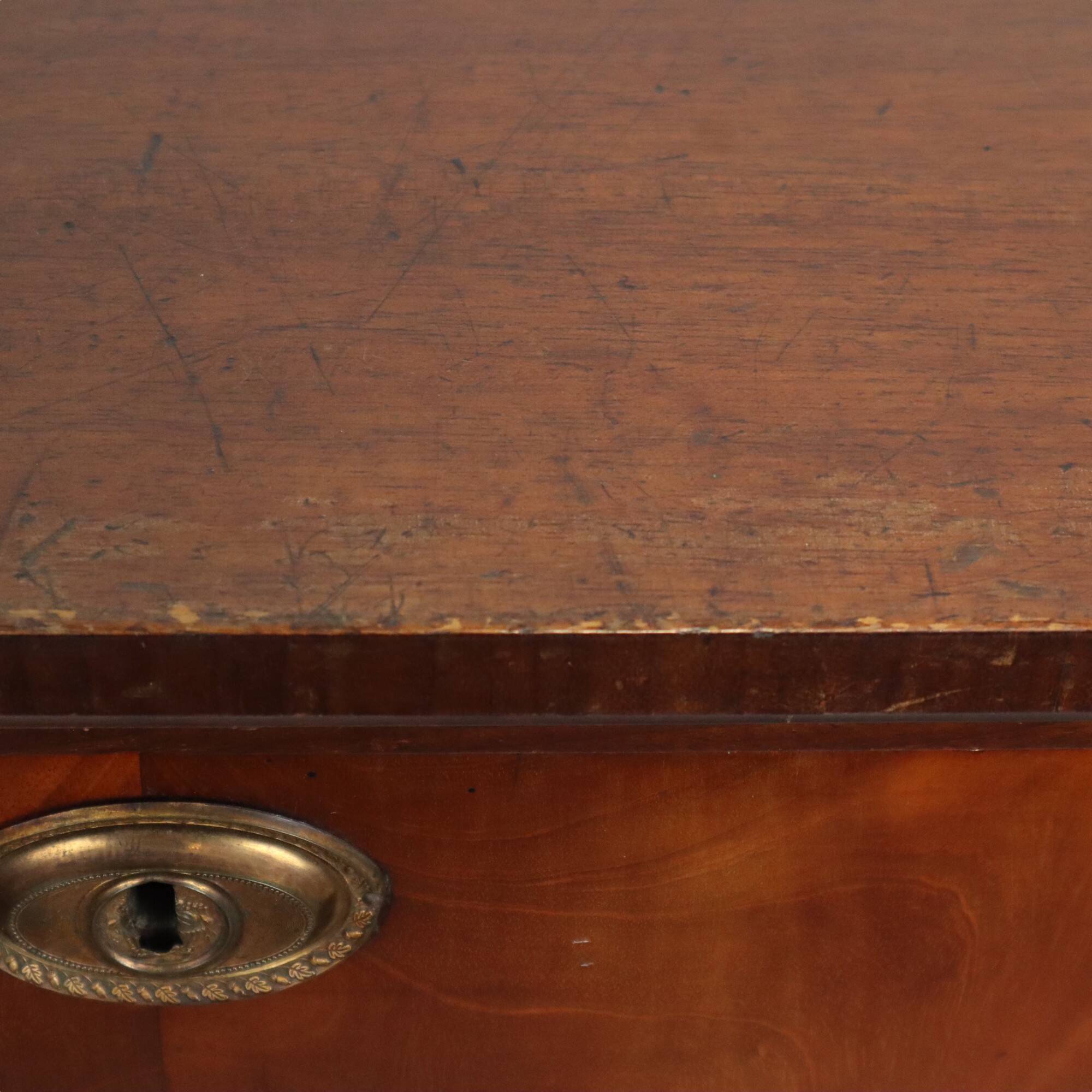 Commode Chiffonnière Ancienne en Acajou Flammé sur Chêne XIXe Siècle