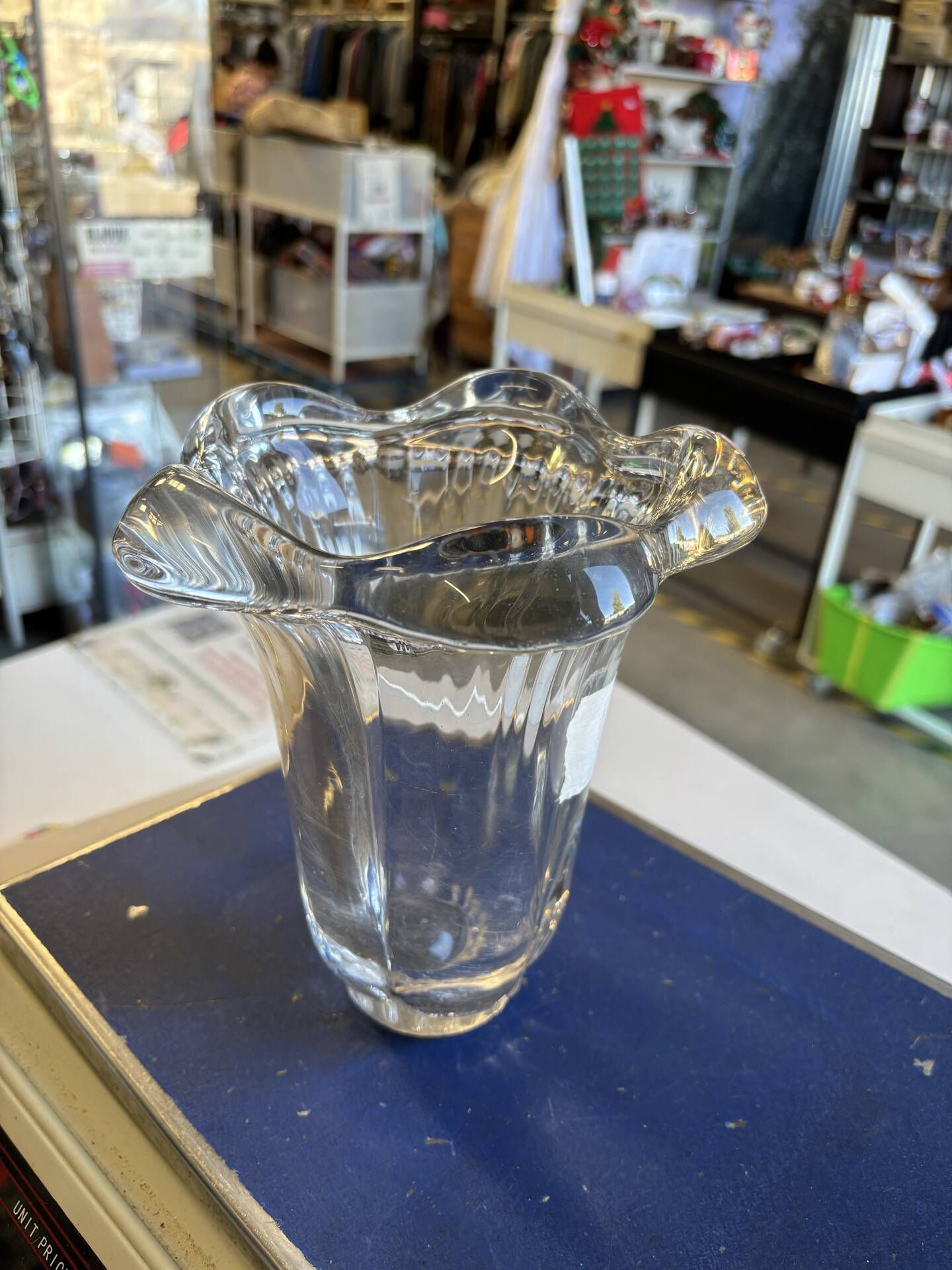 Tulip vase in Daum crystal from the 1960s.