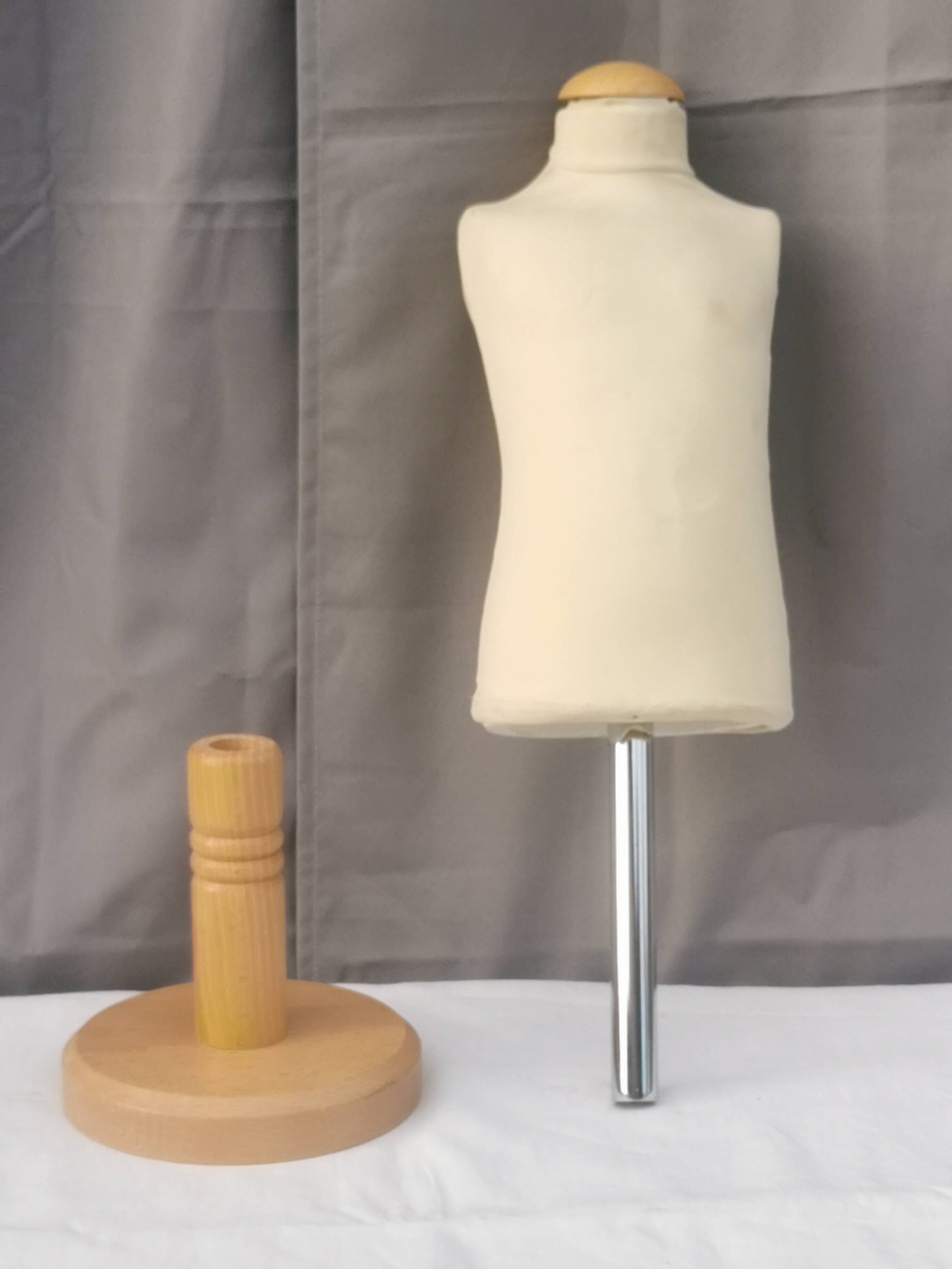 "Child bust" mannequin on base