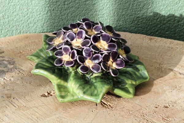 Sculpture en céramique, barbotine, bouquet de pensées