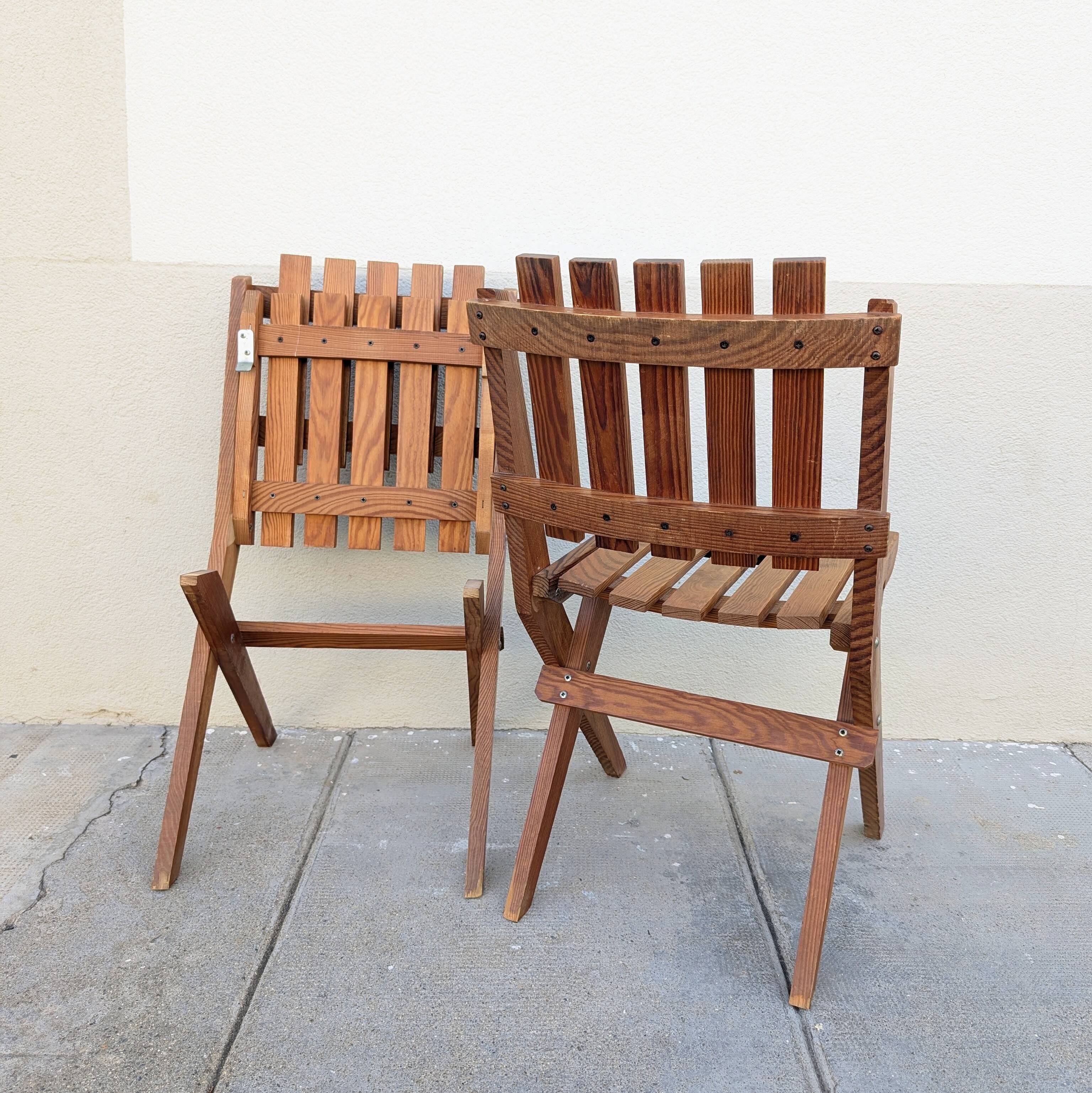 Pair of solid pine folding chairs - Editions DEJOU