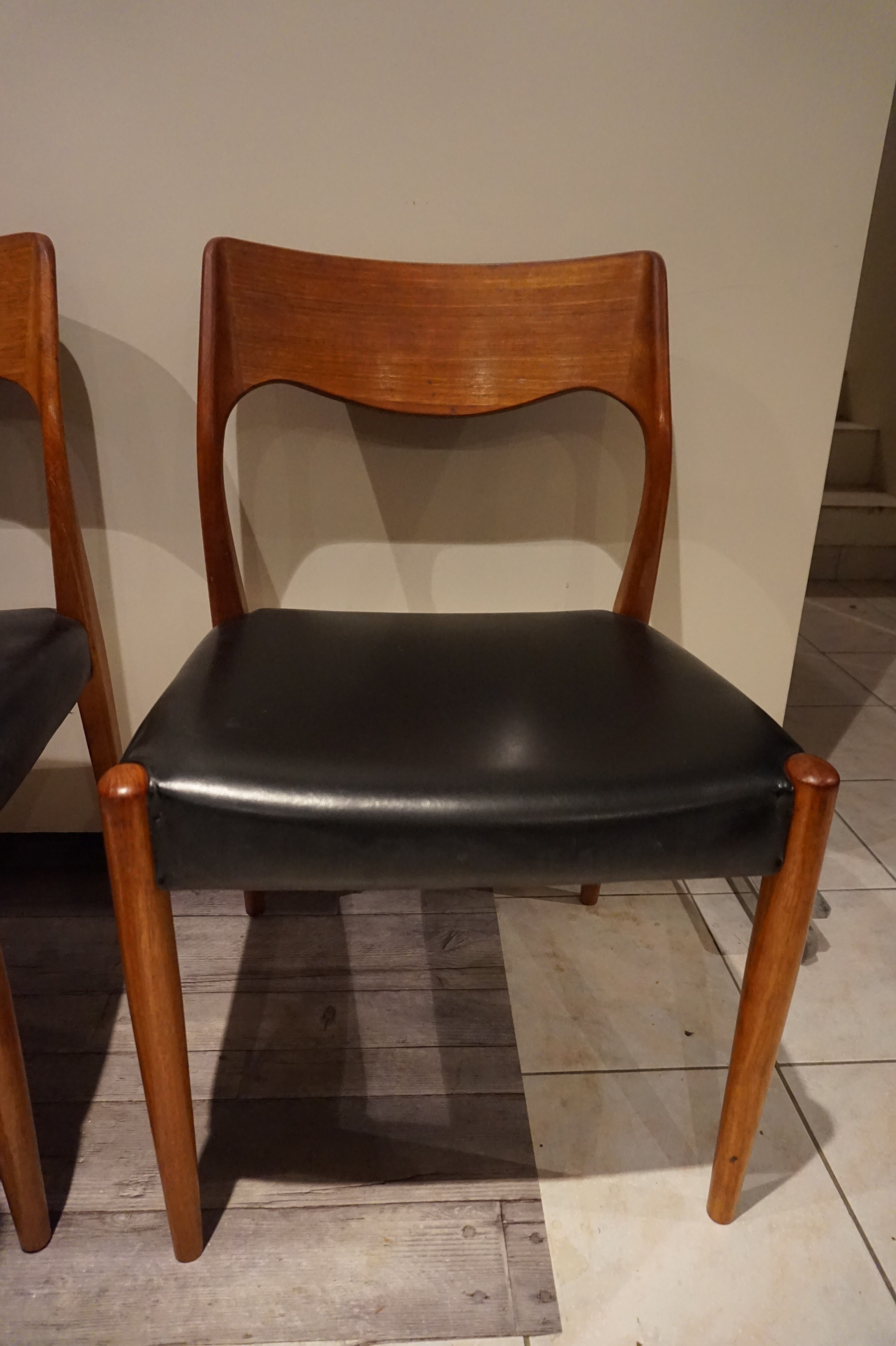 Suite de 4 chaises Scandinaves 1960 en teck