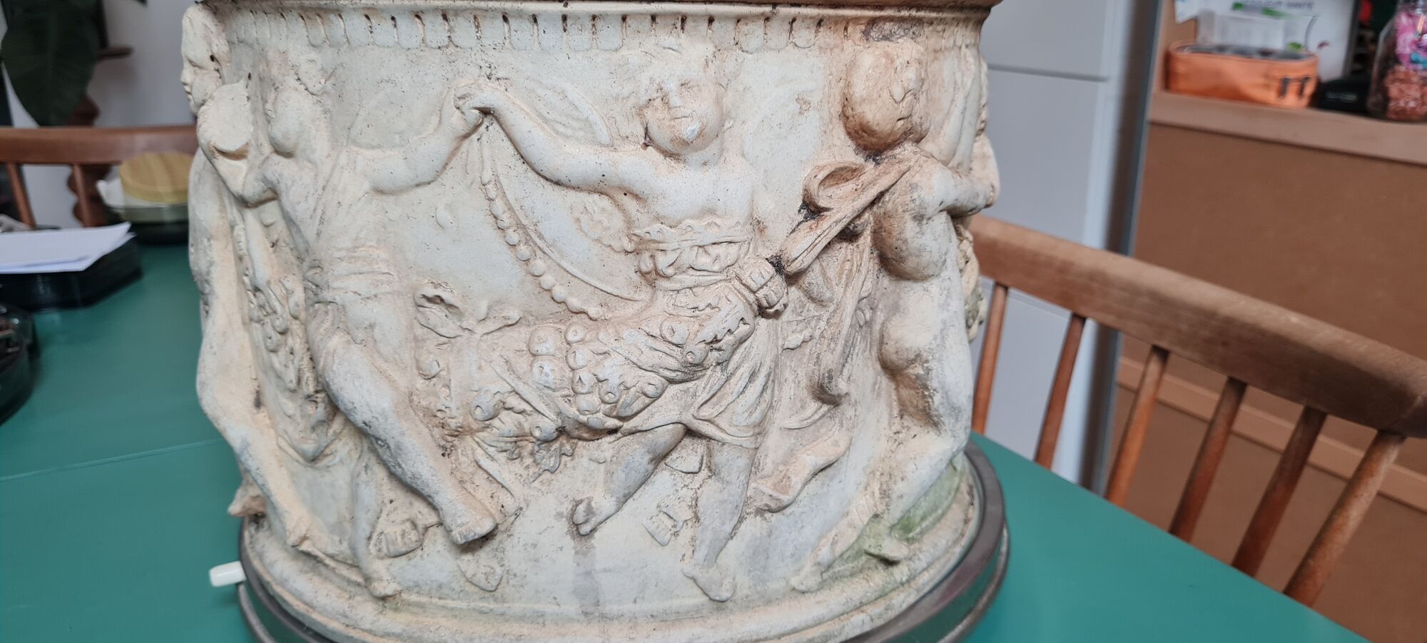 Round white stone pot cover with a farandole of angels
