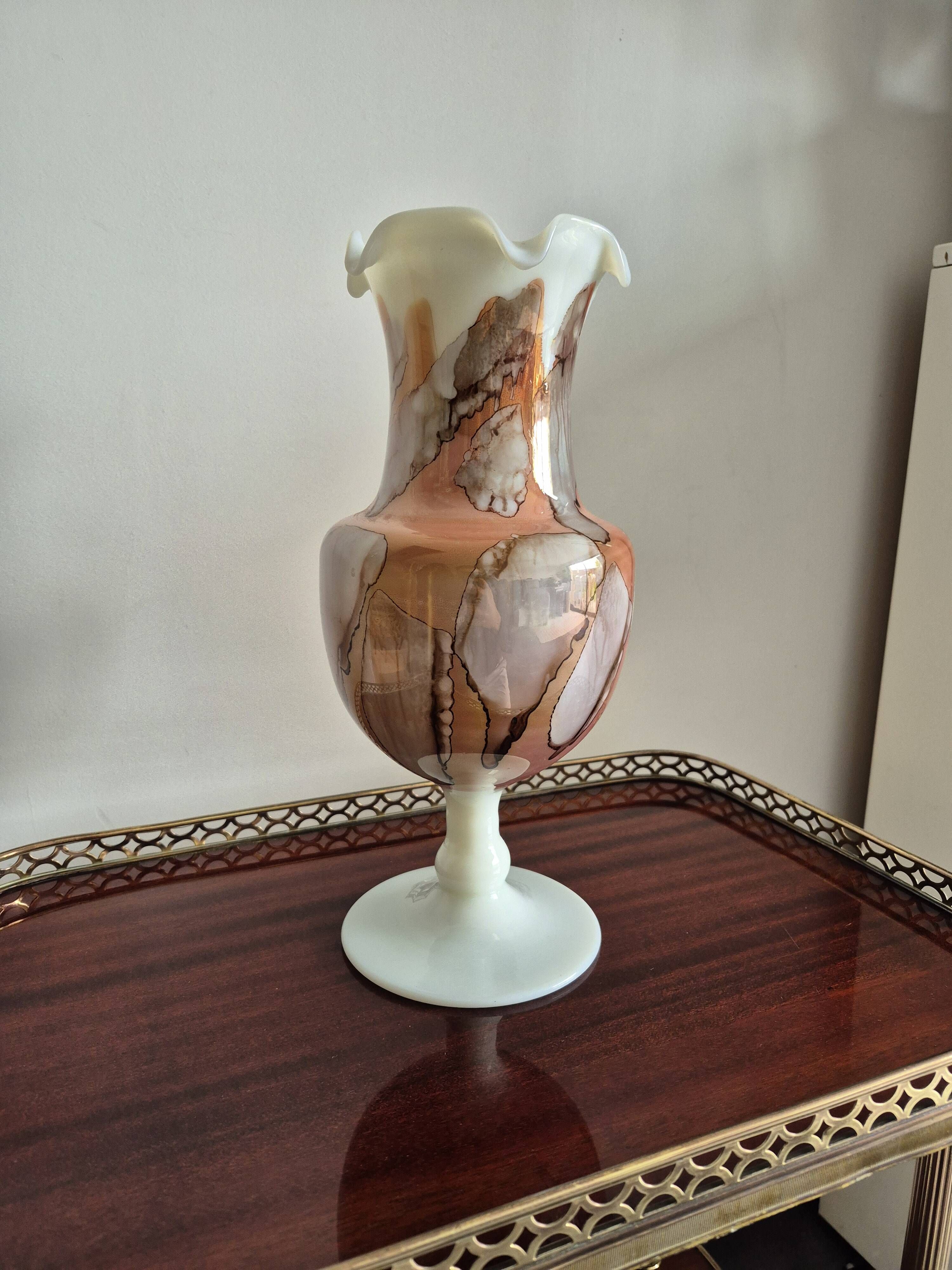 Vintage footed vase in white opaline, marbled/marble effect decoration from the 60s.