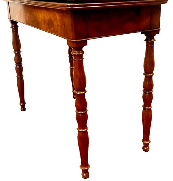 Table a jeu de style Louis Philippe en acajou et placage XIX siècle