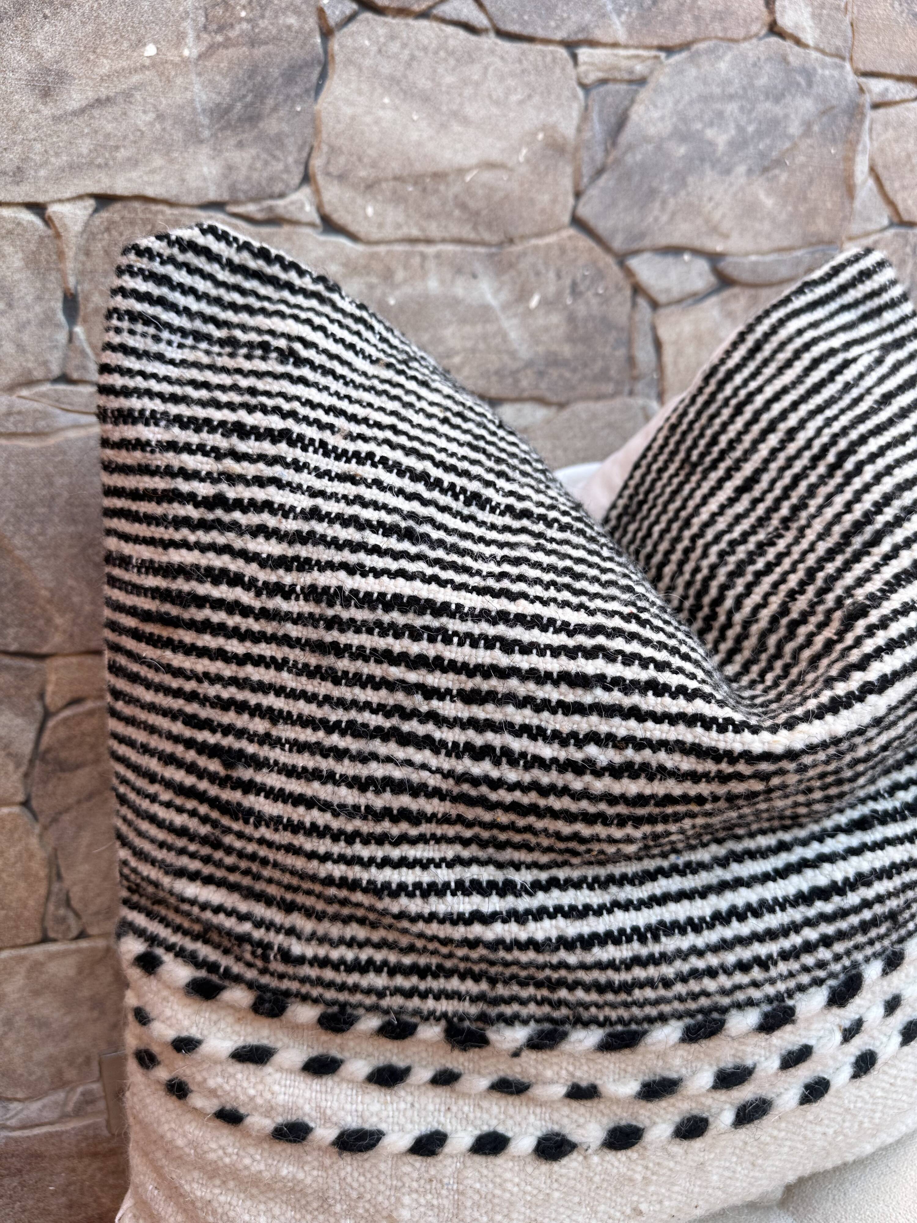 Berber zanafi square cushion cover - handmade - 100% wool and cotton - 45x45cm