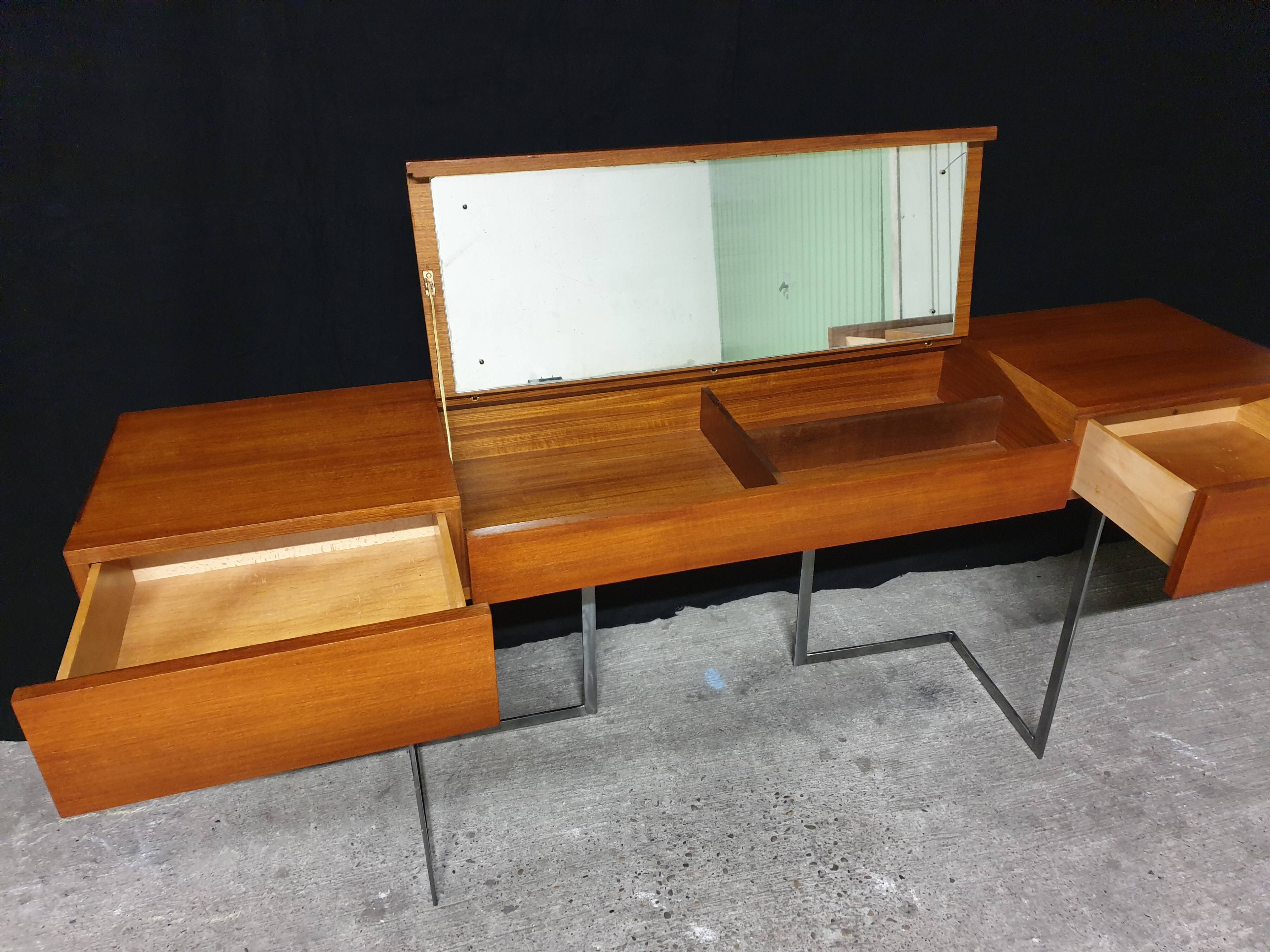 Teak design hairdresser Roche Bobois mid-century