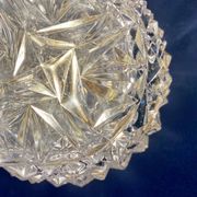 Applique / plafonnier globe vintage en verre moulé