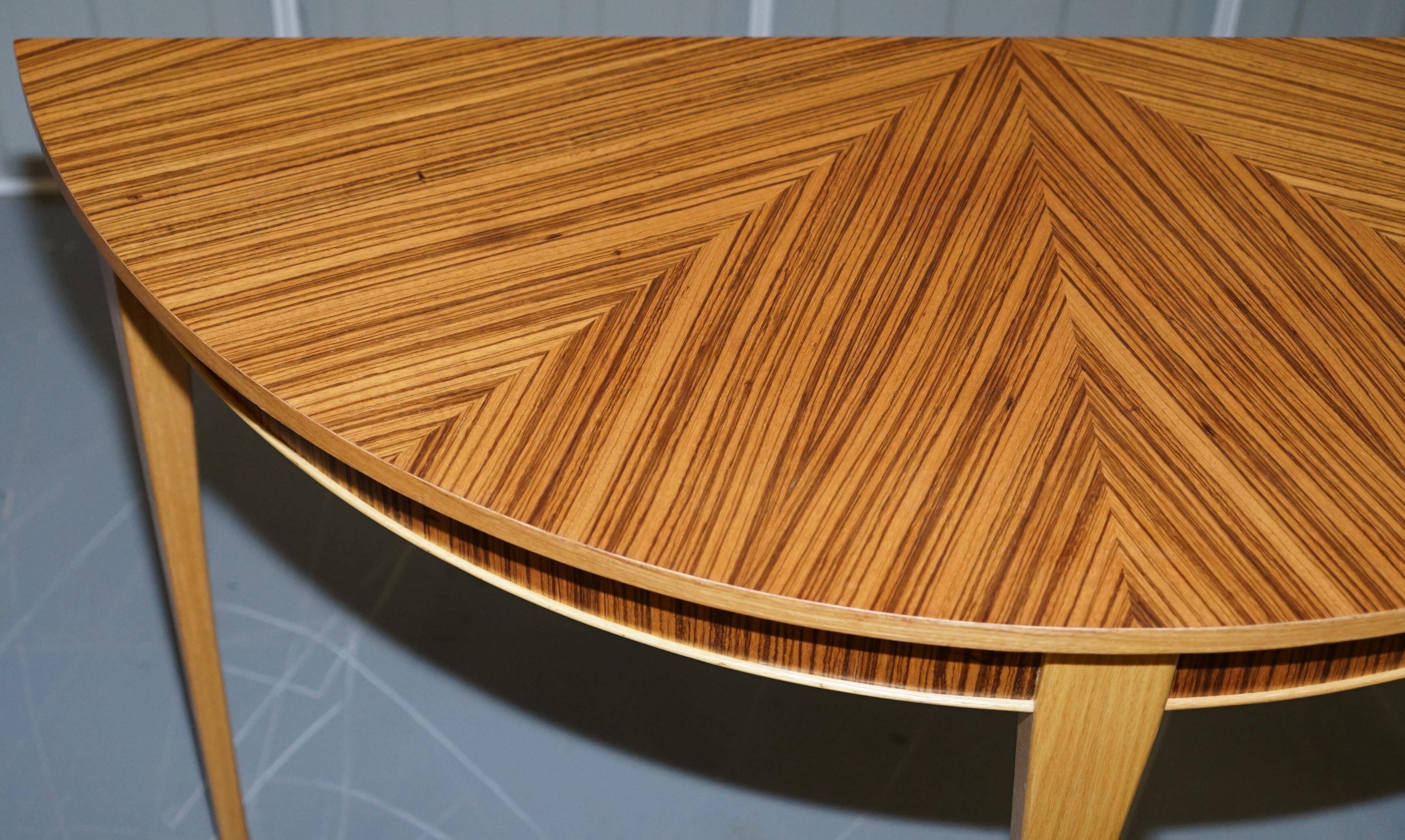 Paire de tables console demilune Bevan Funnell Phoenix en bois de zebrano