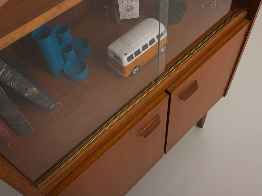 Teak sideboard consisting of a showcase with shelves and a double door
