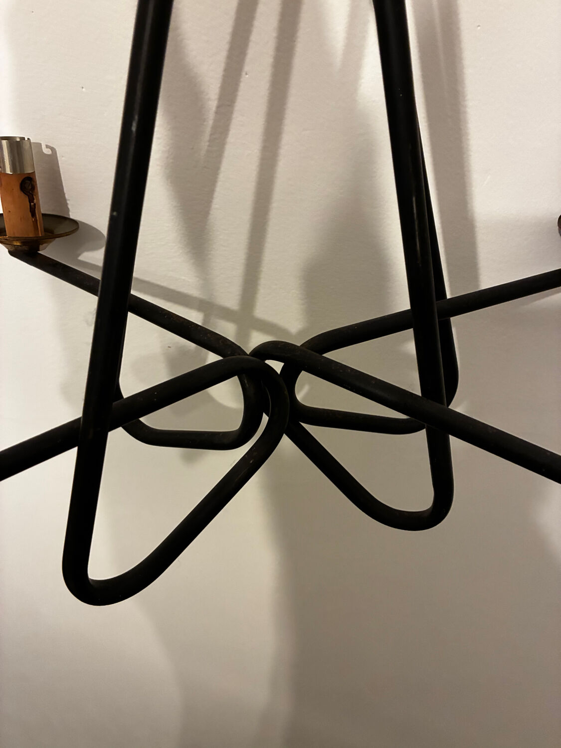 Lustre années 50 métal noir et laiton dle Matégot, Stilnovo, Lunel