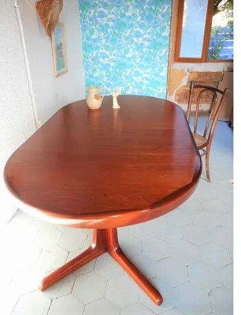 Baumann table with extension cords