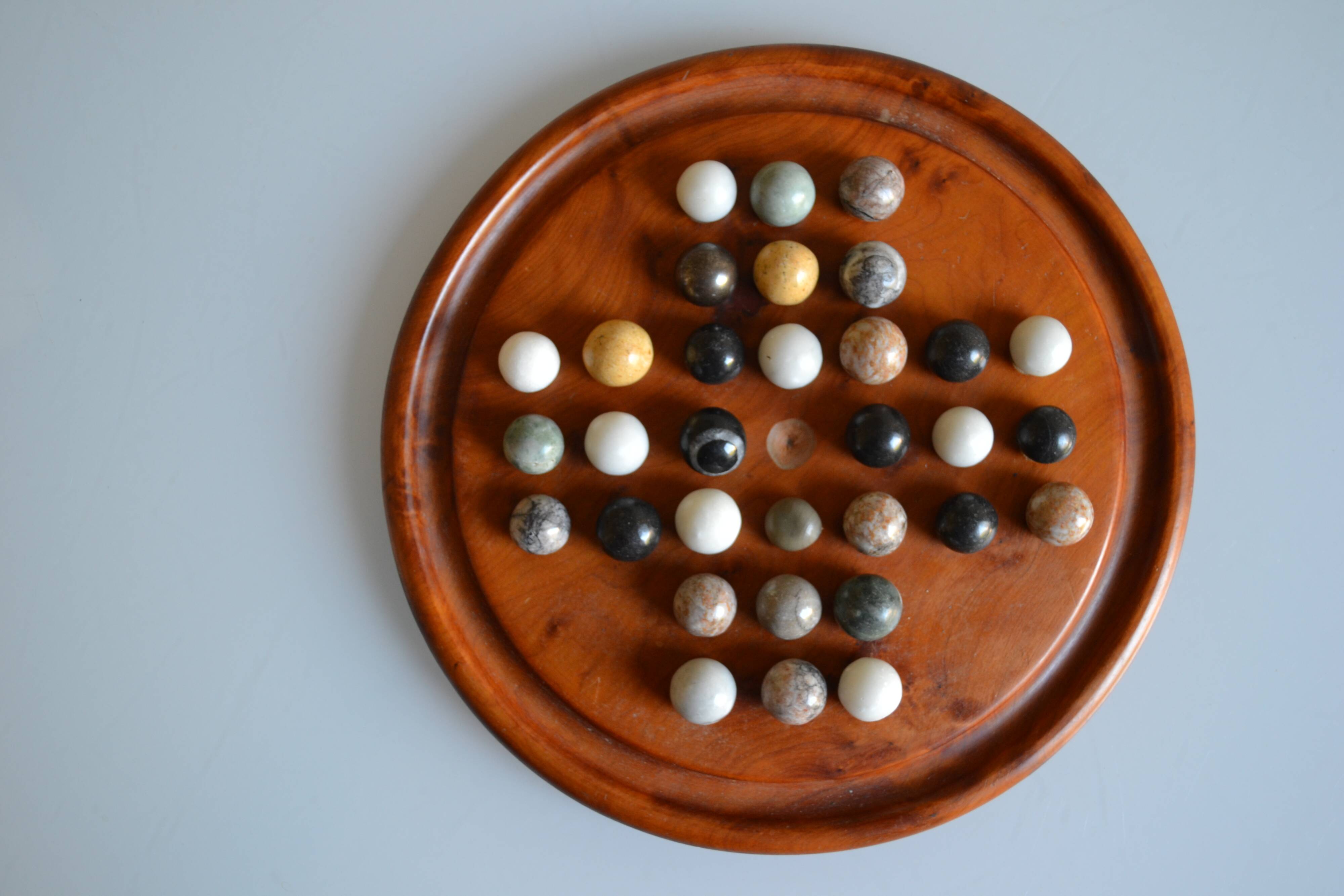 Solitaire game in exotic wood and semi-precious stones