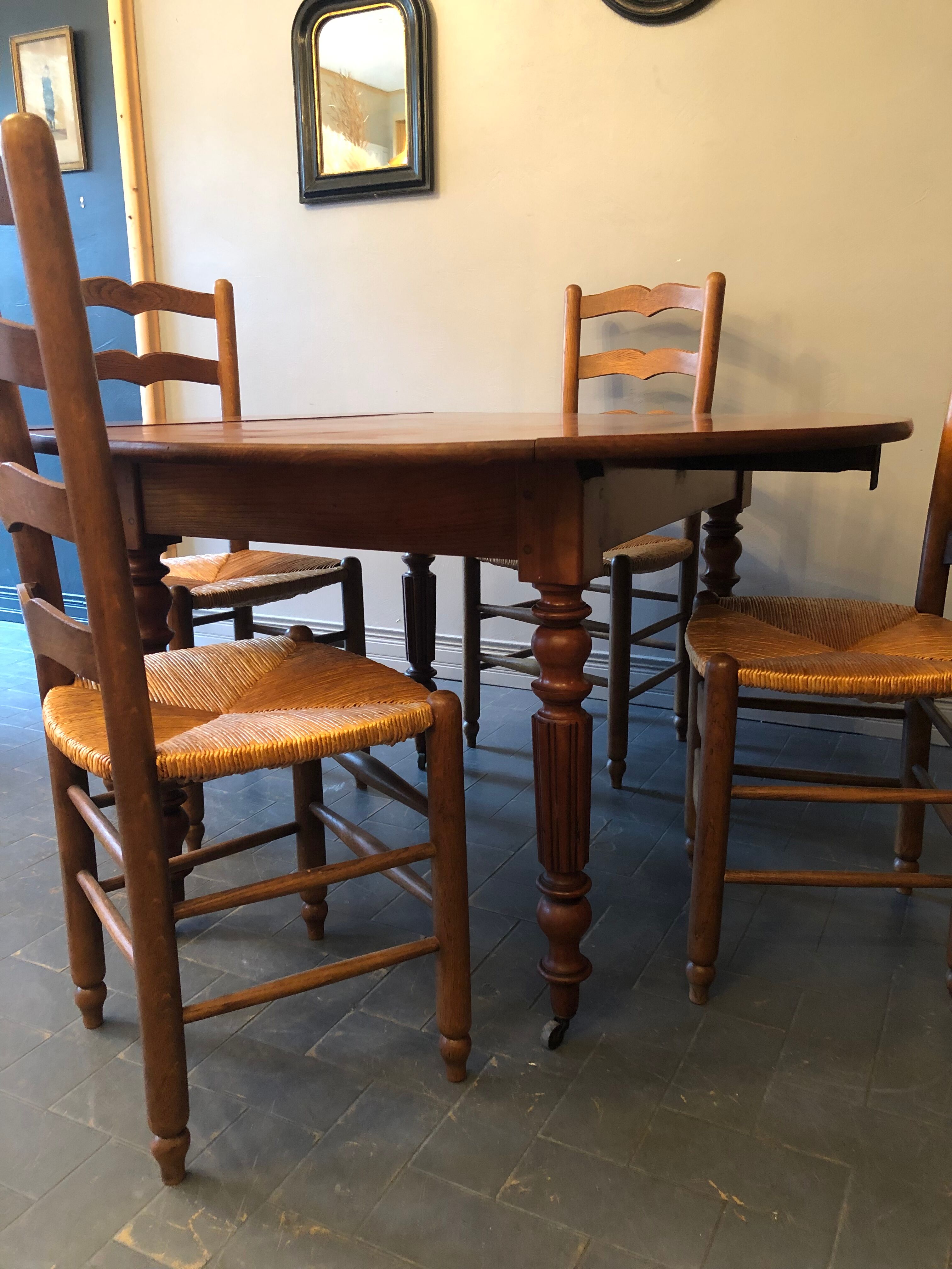 Round table with antique flaps