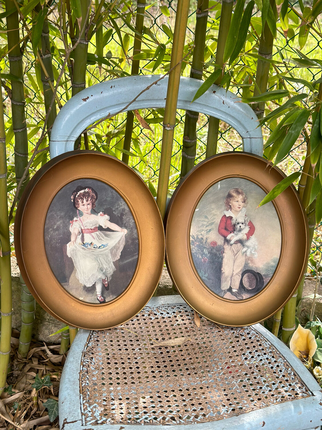 Set of 2 oval paintings