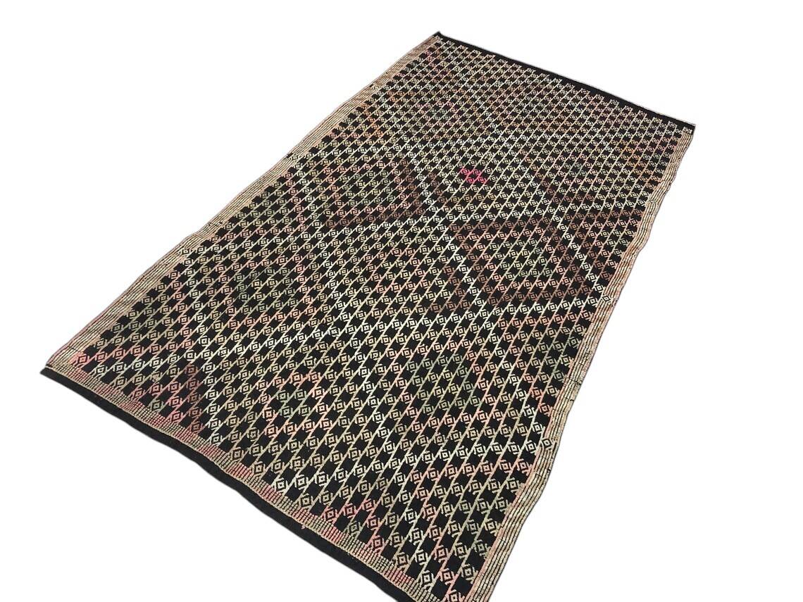 Tapis Kilim tribal pour la maison
