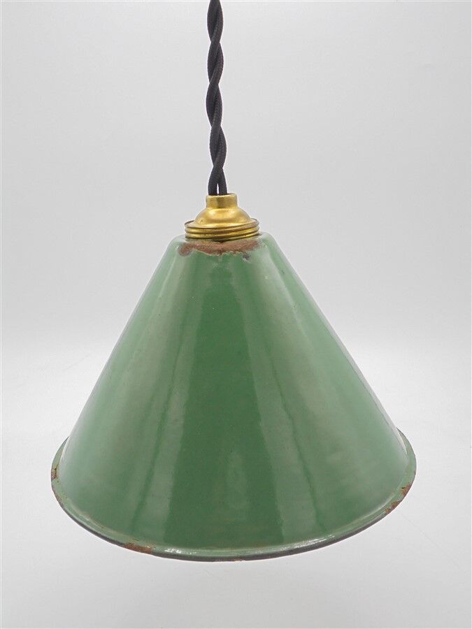 Conical hanging in enamelled sheet metal
